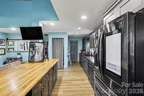 Kitchen - 16033 Samoa Ct, Fort Mill, SC 29708 photo 3 of 3