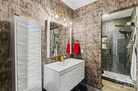 Bath - 16033 Samoa Ct, Fort Mill, SC 29708 photo 3 of 5