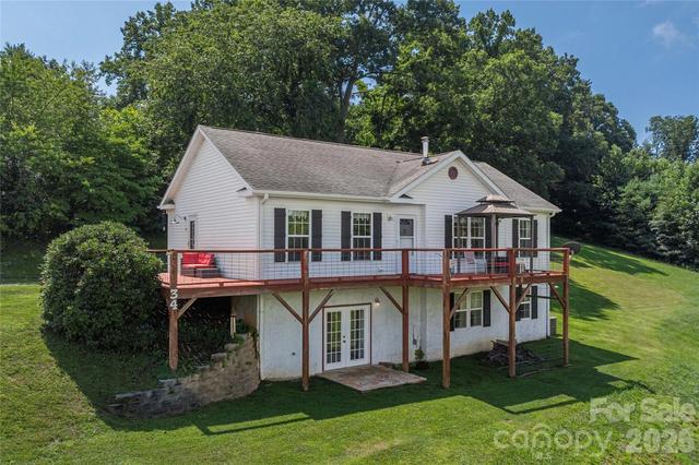 34 Joy Hughes Ln, Leicester, NC 28748