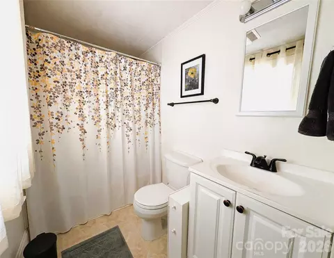 Bath - 507 E 10th St, Kannapolis, NC 28083 photo 1 of 1
