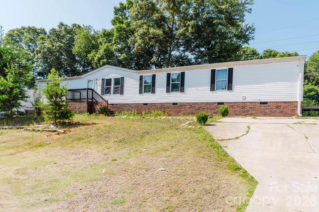308 Forest Hollow Dr, Statesville, NC 28677