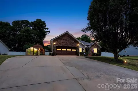 200 Brooks Dr, Stanley, NC 28164 photo 2