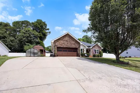 200 Brooks Dr, Stanley, NC 28164 photo 3