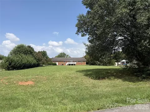 325 Thistle Ln, Statesville, NC 28625