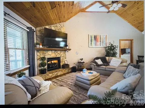 43 Evan Tyler Ln, Horse Shoe, NC 28742