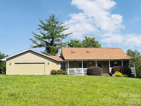 43 Evan Tyler Ln, Horse Shoe, NC 28742