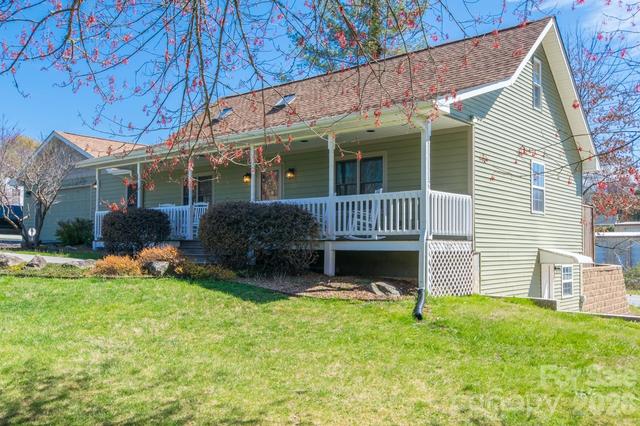 43 Evan Tyler Ln, Horse Shoe, NC 28742