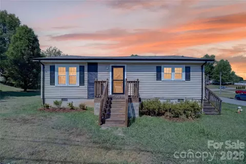 893 7th Street Se Dr SE, Hickory, NC 28602