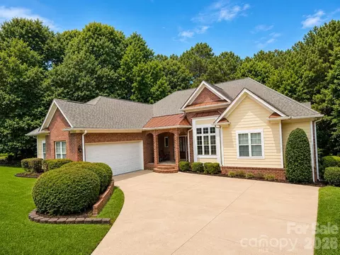 138 Fox Hunt Dr, Mooresville, NC 28117
