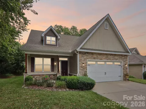 11 Eagle Pointe Way, Flat Rock, NC 28731