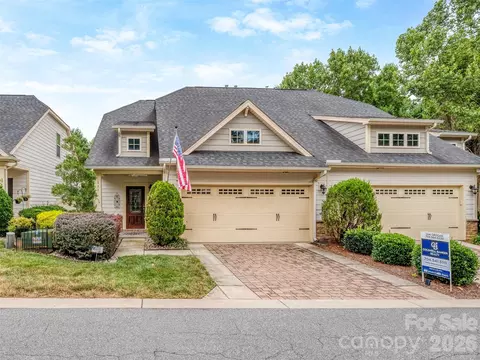 111 Coral Ln, Mooresville, NC 28117