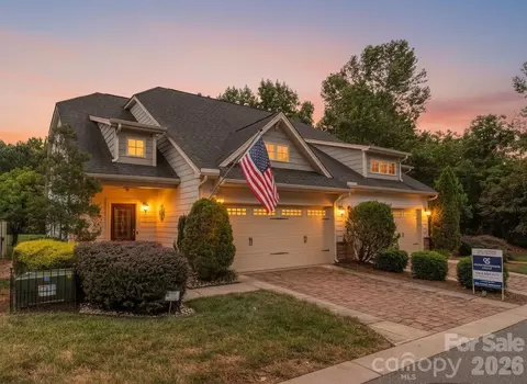 111 Coral Ln, Mooresville, NC 28117