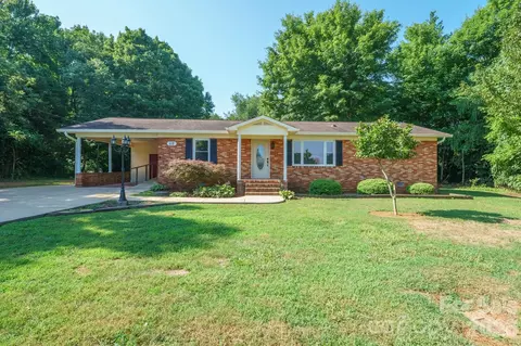 112 Summers Farm Rd, Statesville, NC 28625
