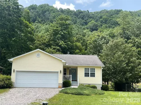 118 Whitewater Dr, Maggie Valley, NC 28751