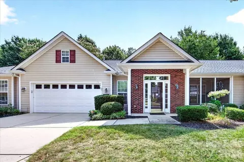 9236 Duckhorn Dr, Charlotte, NC 28277
