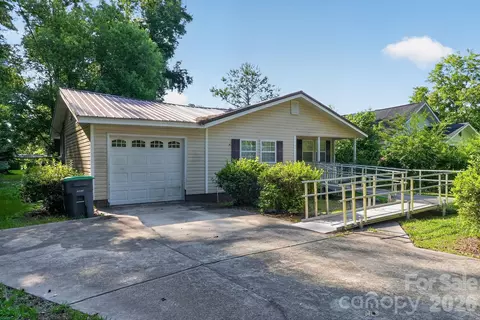 4494 Market St, Loris, SC 29569