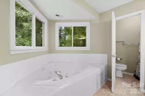Bath - 8610 Forest Shadow Cir, Cornelius, NC 28031 photo 2 of 3
