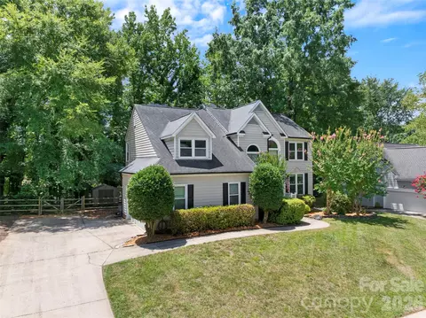 Exterior - 8610 Forest Shadow Cir, Cornelius, NC 28031 photo 2 of 6