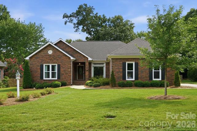1423 Porch Swing Ln, Matthews, NC 28104
