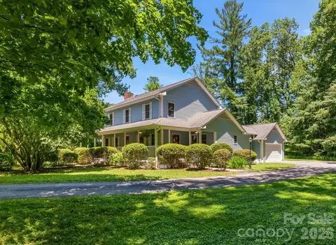 1064 Maplewood Ct, Hendersonville, NC 28791