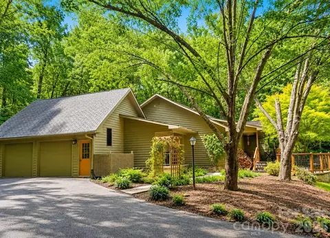 18 Rollingwood Rd, Asheville, NC 28805