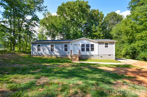 207 Pinehaven Dr, New London, NC 28127