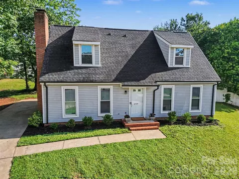 6739 Old Meadow Rd, Charlotte, NC 28227