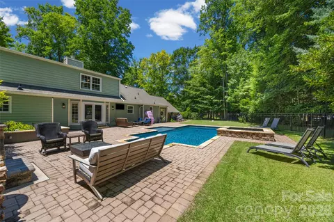 Exterior - 2 Pine Point Rd, Lake Wylie, SC 29710 photo 5 of 13
