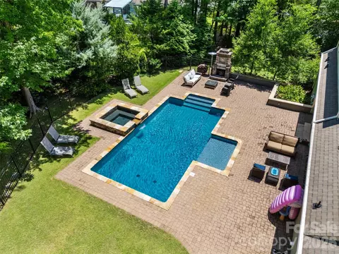 Exterior - 2 Pine Point Rd, Lake Wylie, SC 29710 photo 6 of 13