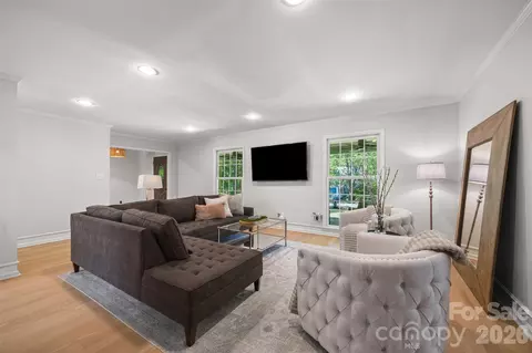 Living - 2 Pine Point Rd, Lake Wylie, SC 29710 photo 2 of 4