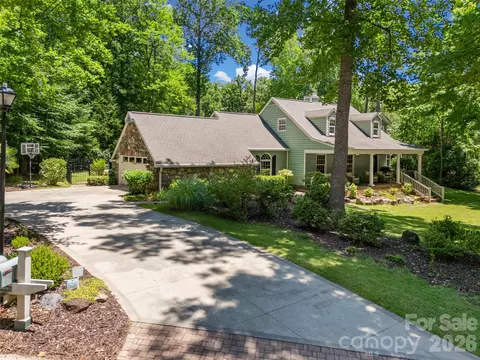 Exterior - 2 Pine Point Rd, Lake Wylie, SC 29710 photo 9 of 13