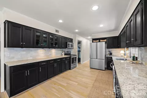Kitchen - 2 Pine Point Rd, Lake Wylie, SC 29710 photo 2 of 3