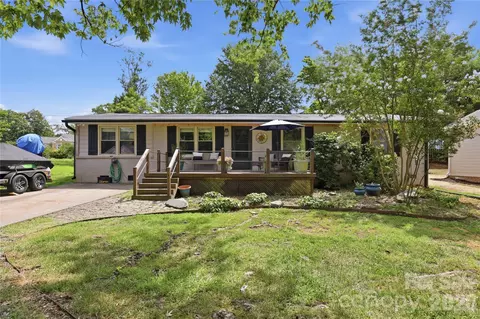 21013 Entrada Dr, Cornelius, NC 28031