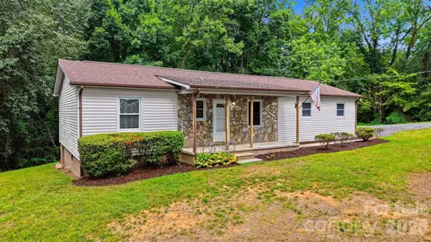 67 Woodlane St, Granite Falls, NC 28630