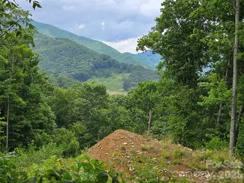 52 Lantern Rdg, Maggie Valley, NC 28751