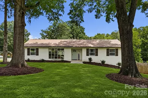 1301 Manchester Ln, Charlotte, NC 28227