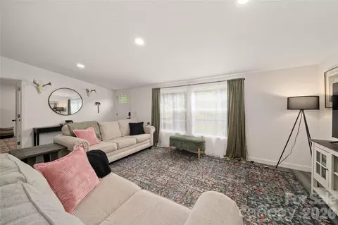 7 Wid Smith Rd, Burnsville, NC 28714