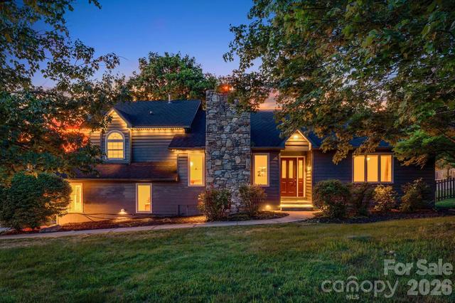 2 Jaks Ridge Dr, Asheville, NC 28805