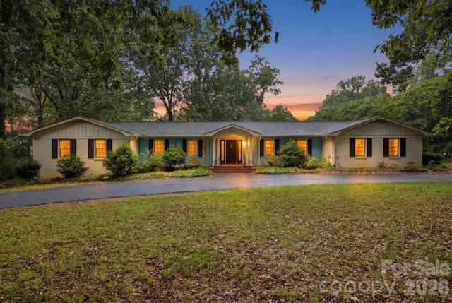 108 Augusta Dr, Statesville, NC 28625