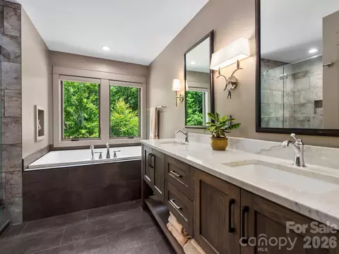 Bath - 174 Dancing Wind Ln, Marshall, NC 28753 photo 4 of 5
