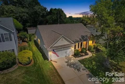 10906 Chamberlain Hall Ct, Charlotte, NC 28277