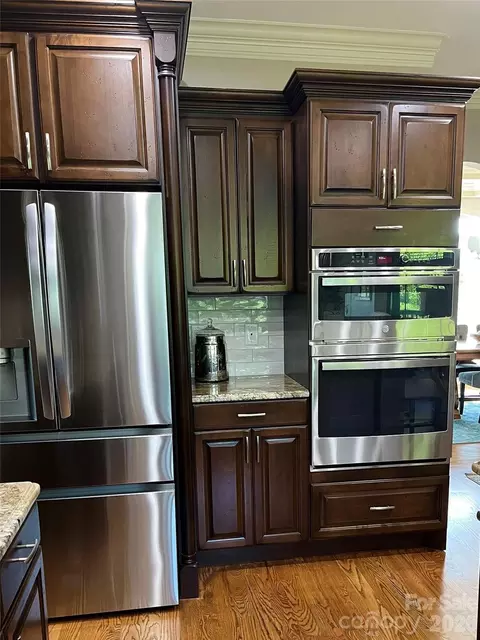 Kitchen - 5895 Bakers Pt, Hickory, NC 28602 photo 4 of 6