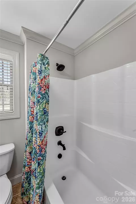 Bath - 5895 Bakers Pt, Hickory, NC 28602 photo 6 of 6