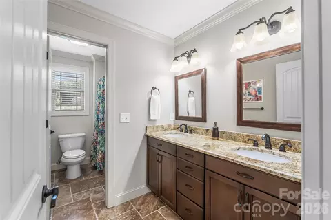 Bath - 5895 Bakers Pt, Hickory, NC 28602 photo 5 of 6