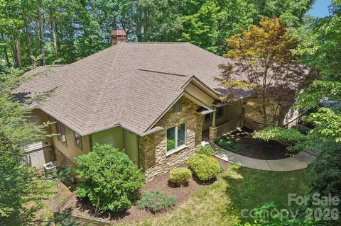 24 Turkey Roost Ct, Hendersonville, NC 28739