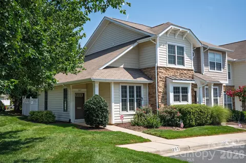 207 Dawn Mist Ln, Fort Mill, SC 29708