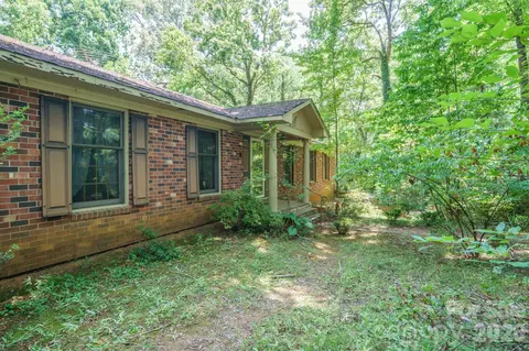 1729 Brentwood Dr, Newton, NC 28658