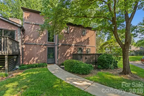 6100 Honeysuckle Ln, Charlotte, NC 28212