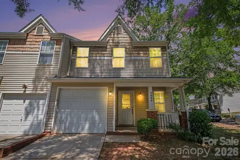 5604 Santeelah Ct, Charlotte, NC 28217