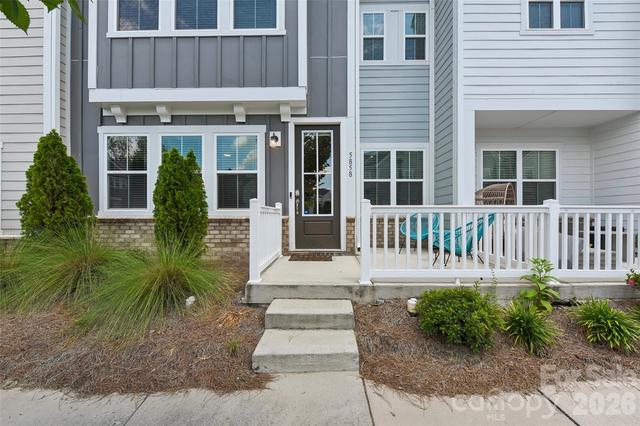5858 Strathmore Ct, Charlotte, NC 28215